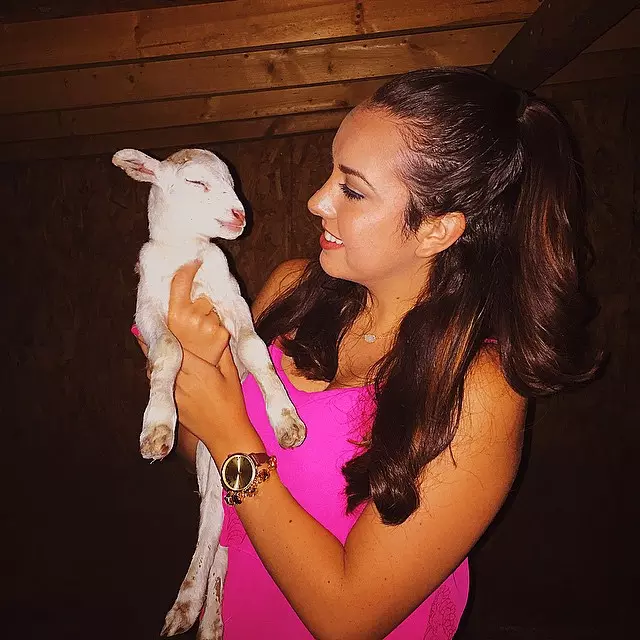  Looking for a horny guy 