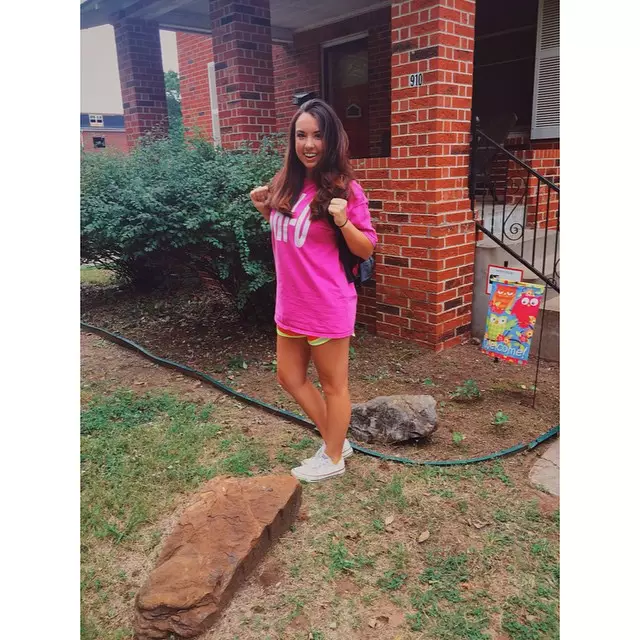  Looking for a horny guy 