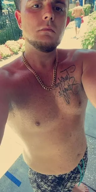27yr old male wants mylf or stepsister