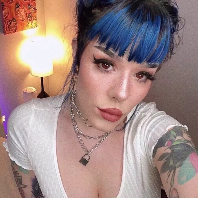 CurvyEroticJuicy