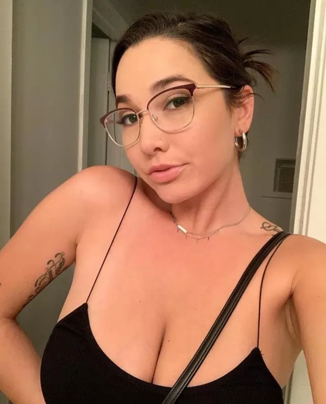 I will give you my full Handjob, Bj, Massage, Doggy, , 69, Fingering, Cum in my face  , cum in my mouth  , Kissing   , G