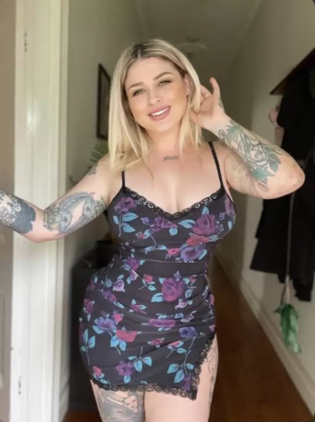 Hot girl available for hookup 