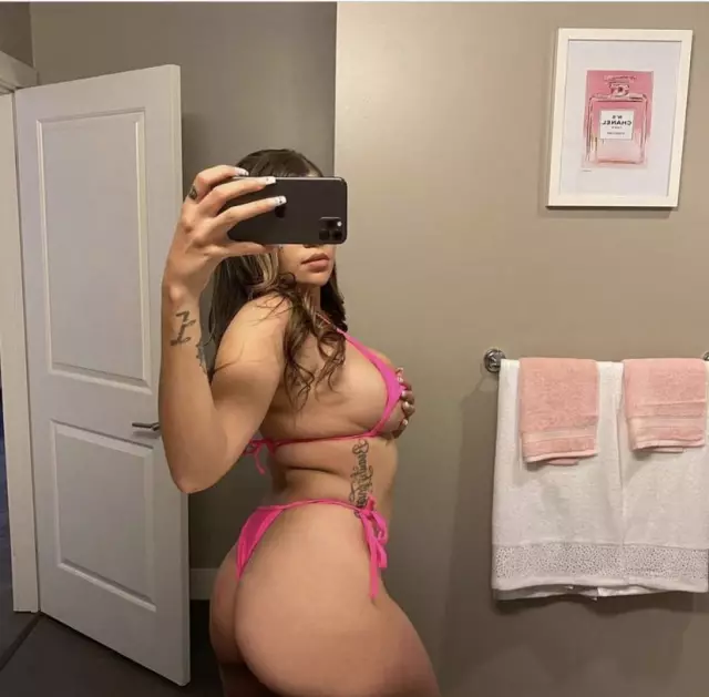 MY WET   IyS READY TO TAKE IN SOME GOOD HARD COCK THAT WANT SOME JUICES I OFFER 