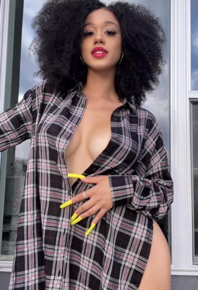 I am always in a cheerful mood and always creamy  Dont hesitate to text me if you are in need of some pleasurable moment