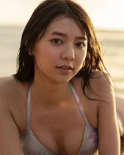 Chine origin girl living US works as escort