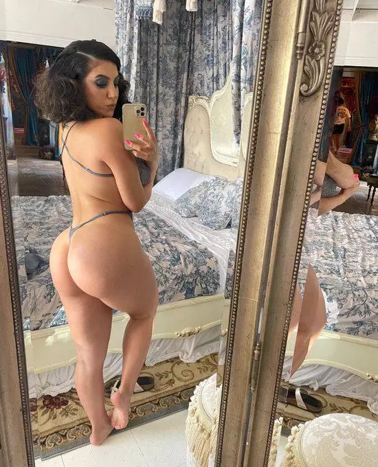 Horny matured woman available for hookup around you