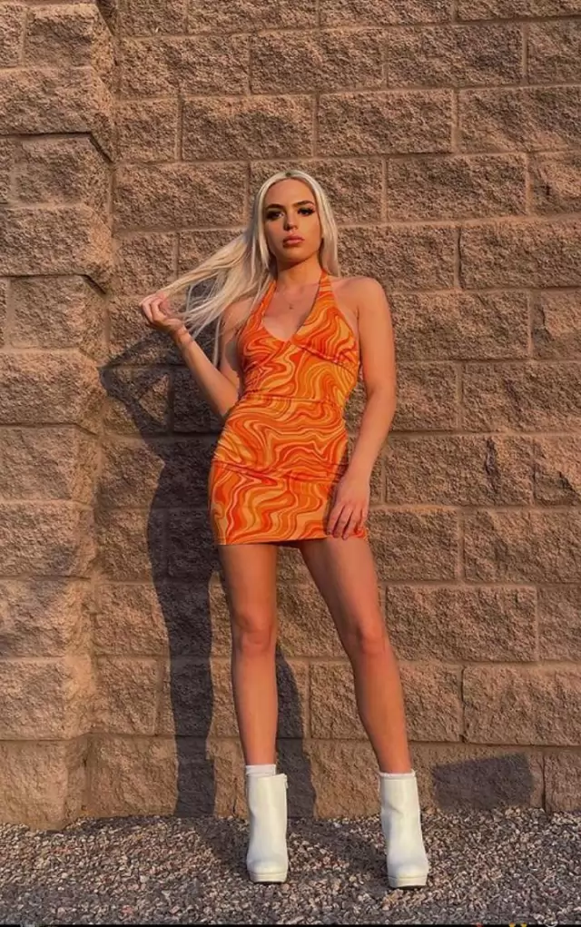 ANAL QUEEN! New Masseuse and escort. Available for hookup!