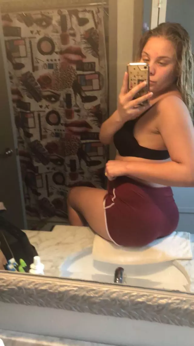 who can take my clothe off Im down for hook up who can fuck my pussy right now add me
