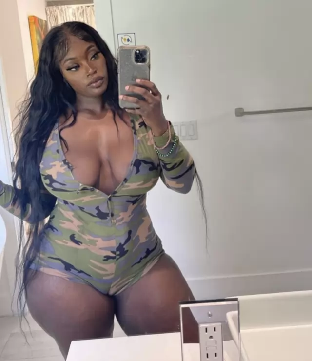 Available for hookup both incall and outcall 