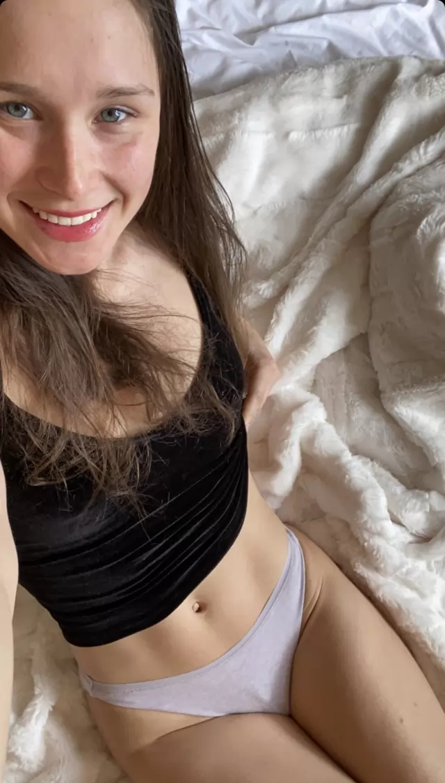 Hey Im kendra Im available to satisfy your sexual desire and offers nuru massage