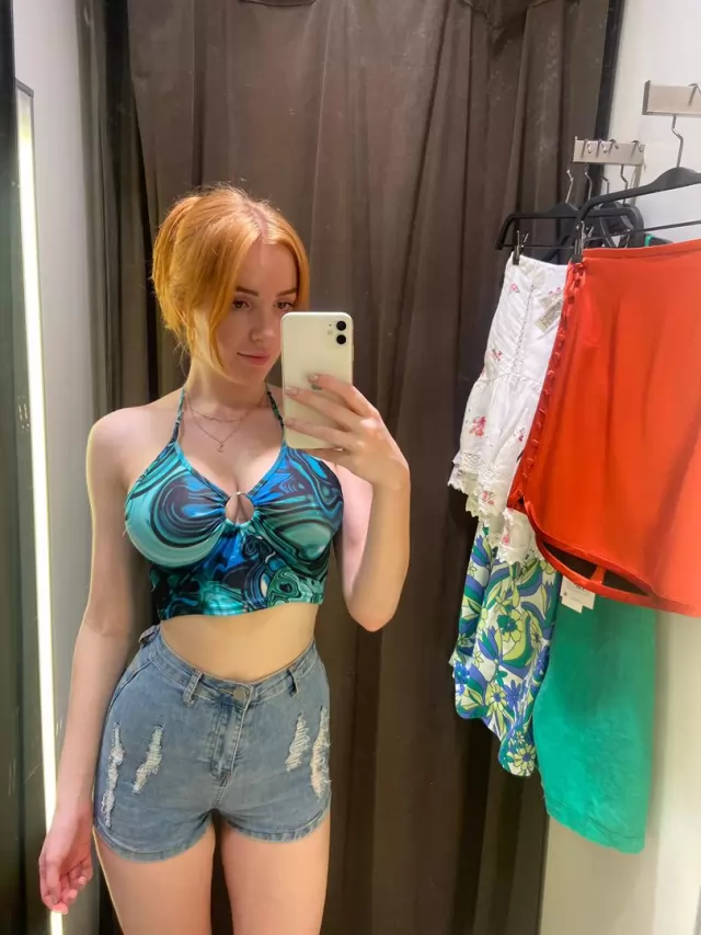 Sexy big boobs chick available for fun tonight 