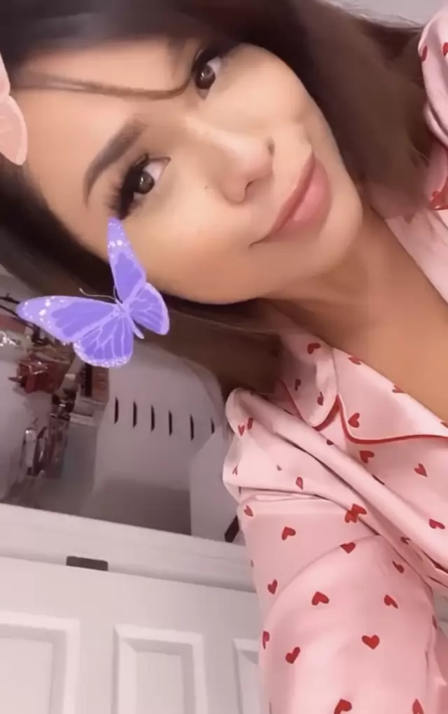 Unique sexy extravagant dick sucking escort available 