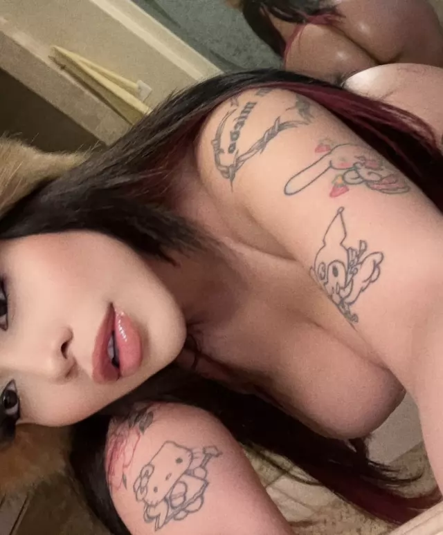 Unique sexy extravagant dick sucking escort available 