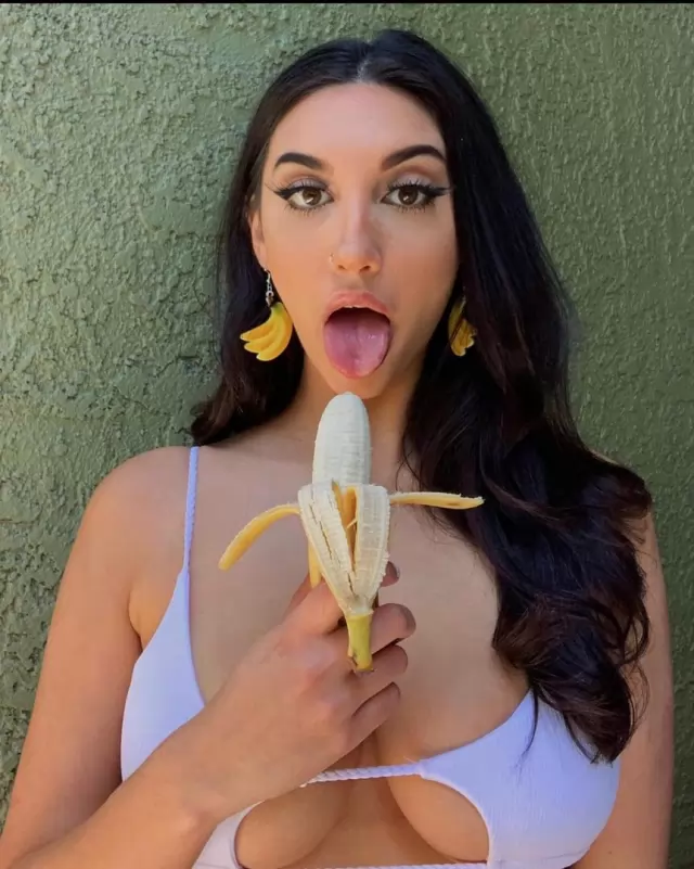 Classy escort available for incall and outcall