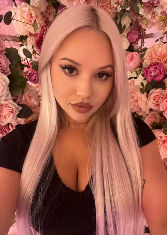 Im available for massage and hookup