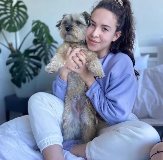 Am an escort   I give blow jobs and sx at cool ratesIm available for fun , incall and outcall available and would you li