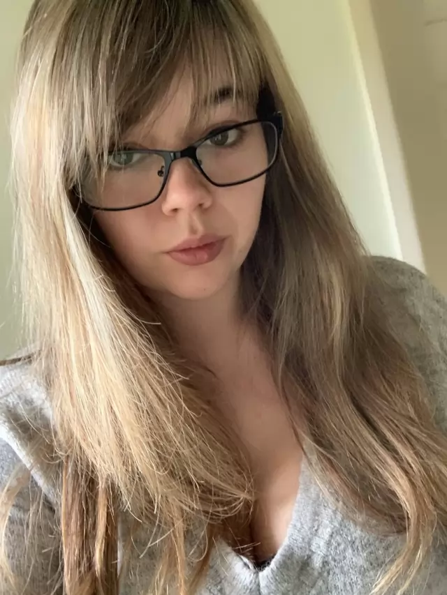 Am an escort   I give blow jobs and sx at cool ratesIm available for fun , incall and outcall available and would you li