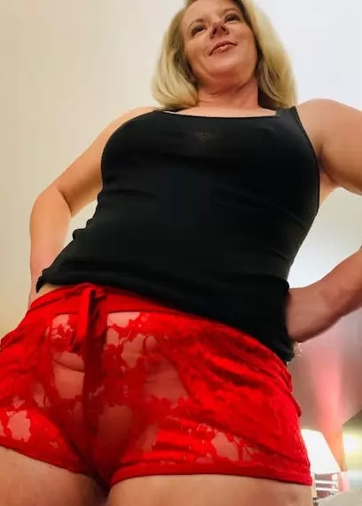 Escort Sporty Sweet Strawberry Blonde