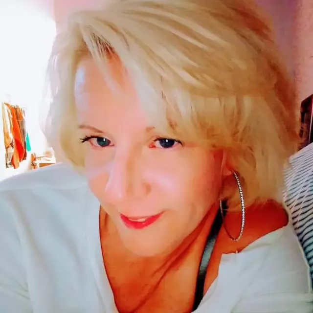 Escort Sporty Sweet Strawberry Blonde