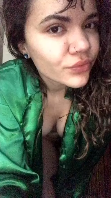 single attractive woman looking for company 