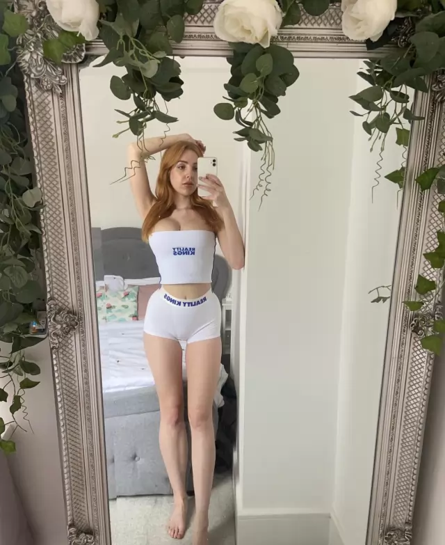 Dont message me if you know you wont reply back period !! I hate time wasting .message me for incall and outcall fun and