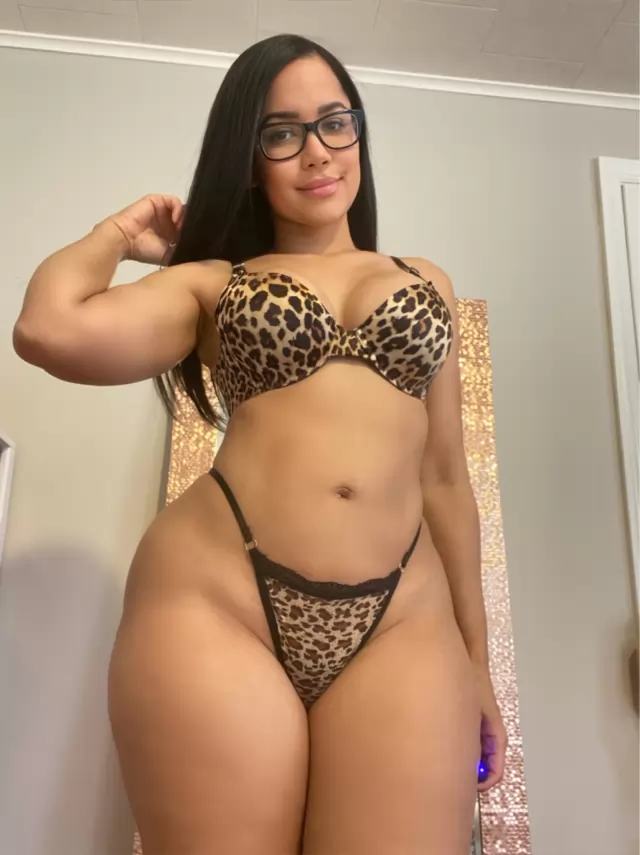 Sexy escort in town Sexy escort in town 330 439-22xx