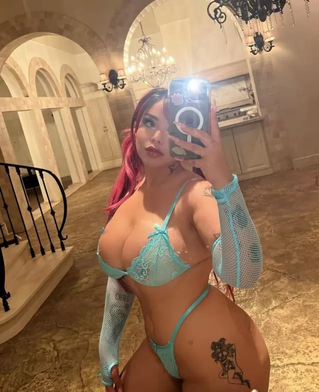 Im an escort available for hookup both in call or outcall .. inbox me