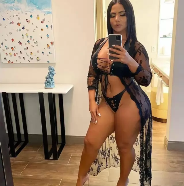 Im Danielle, Sick of your girlfriend or wife , need girl for party and GFE, need massage, hookup fun, video chat fun sho
