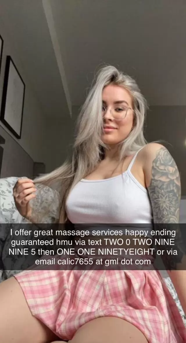 Beautiful and good looking girl available for hook up