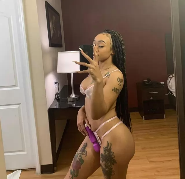 Available for both incall  outcall, I sell my hot  videos and pics  cool rate , FaceTime shows Snapchat caro_ayo shows o