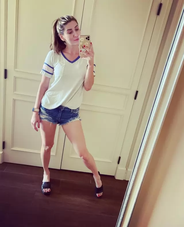 Im available for an amazing time and good moment need company to make you feel good hit me up and let recreate your sexu