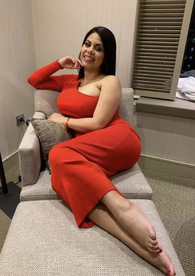 Sweet wet juicy nuru massage therapist 