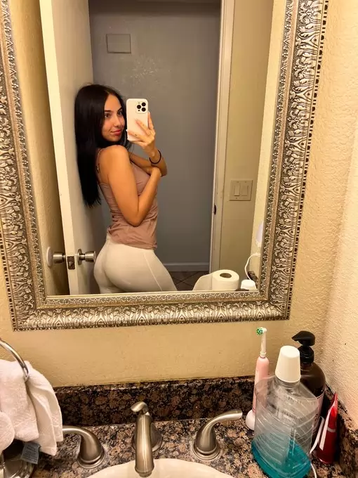 Im down for fun and available for all hook up service 