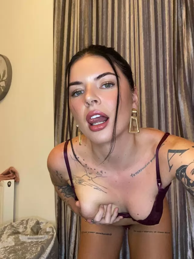Make me your little cumslut and watch me fulfil all your sexual fantasies