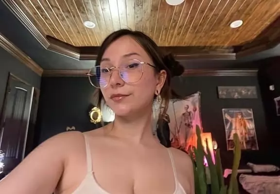 SECY BABY AVAILABLE FOR FUN AND MASSAGE 