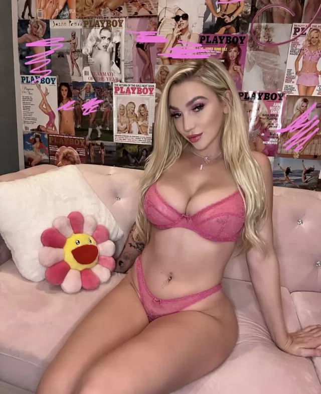 Im available for hookup HOT GIRLNICE BOOBDOGGY STYLE READY TO SUCK