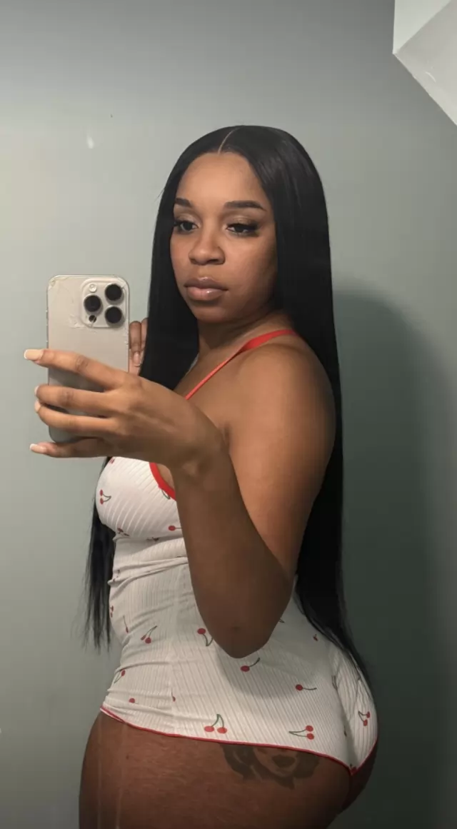 Hello, Im pretty hot lady in town. 