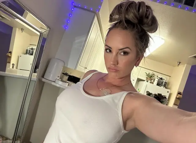 Biggest tits ever  sexy funsweet in the middlehottest.Down to hookup, HMU on phone 9342048434