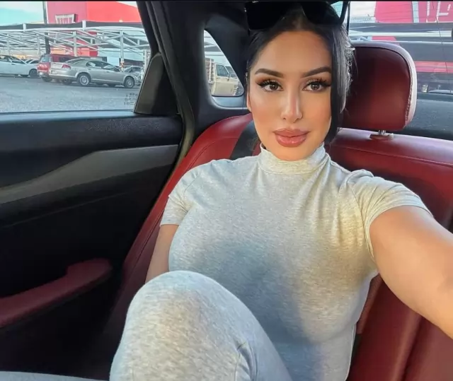 BestHottest in town juicy sexyErotic Hey guys its Venessa? Im available now and to have some fun!! And make you have the