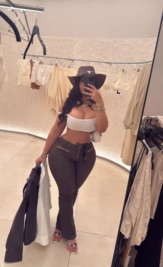 Im Available for incall and Outcall text me 1 940 503 xxxx