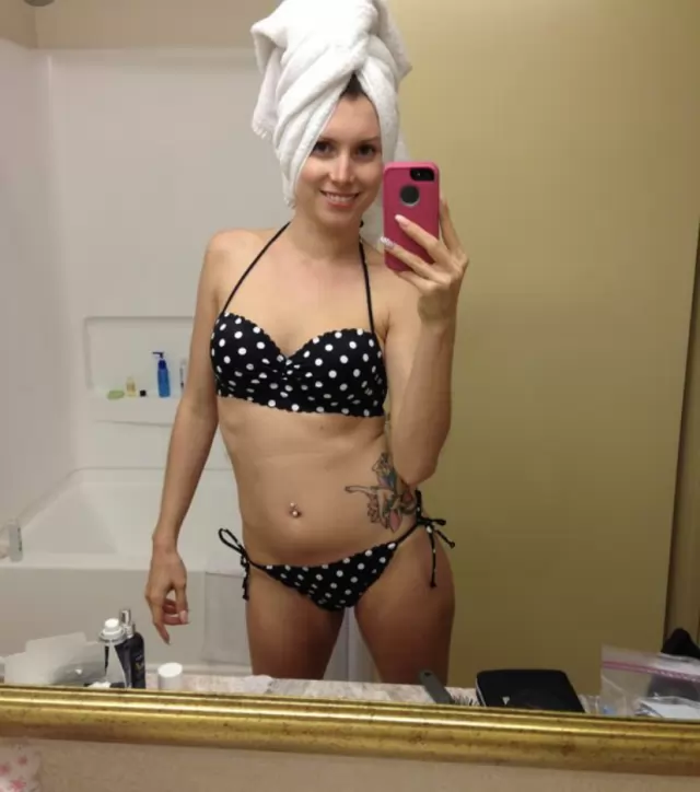 Sexy and dripping pussy come make me squirt for you 