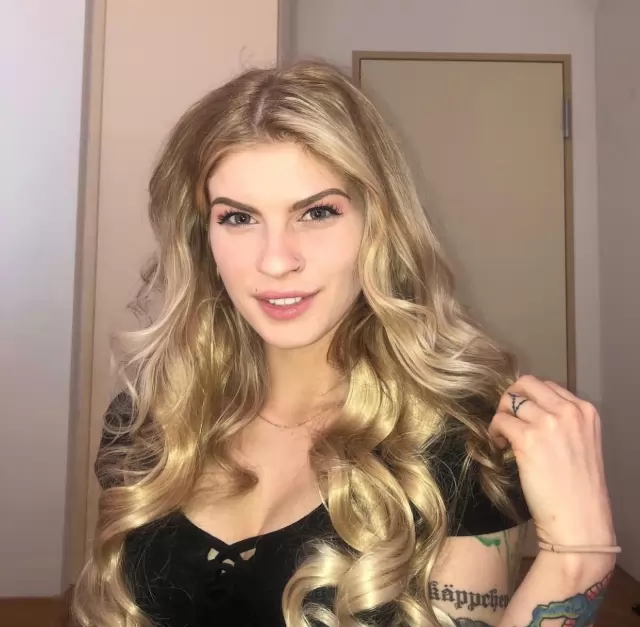 Escort available for Incall and outcall service 
