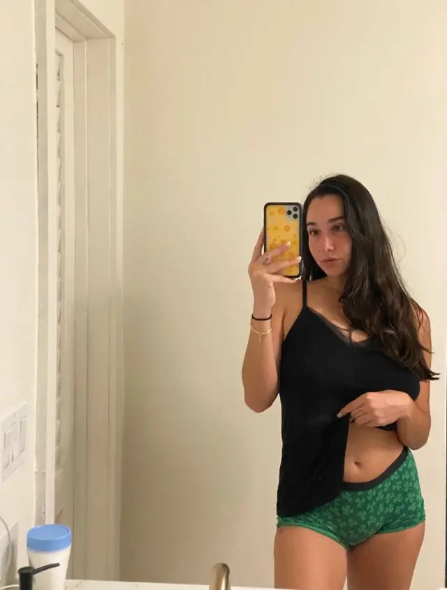 Sexy young lady available to give you the best time ever!!