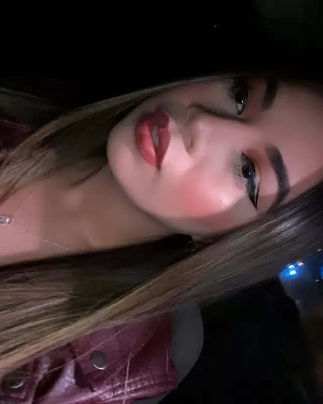 HEYY GUYS Im Michelle ! I am sexy and sweet girl with all curves in the right spots.Silky legs and amazing personality. 