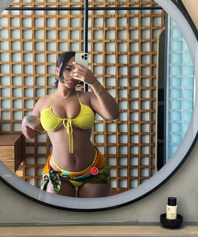 BestHottest in town juicy sexyErotic Hey guys its Venessa? Im available now and to have some fun!! And make you have the