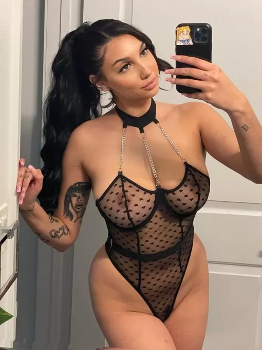 Hi there Im Ainsley hot and sexy and a certified massage therapiest and sensual erotic massages 