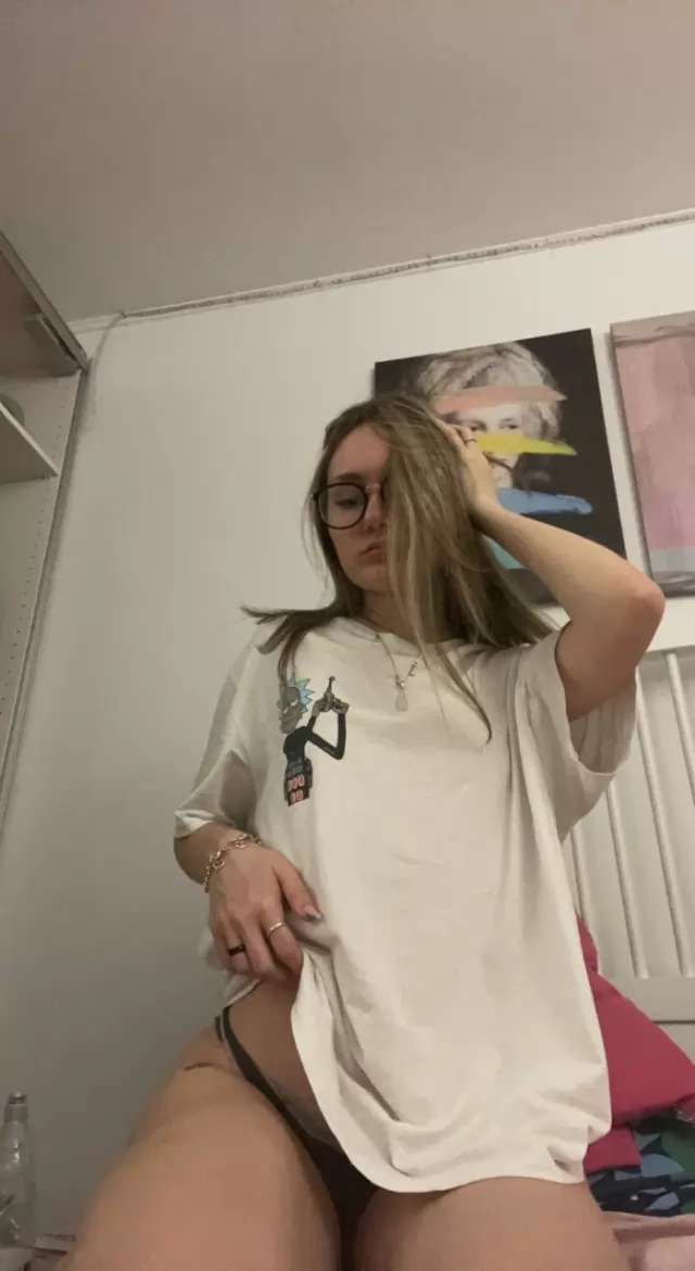 BestHottest in town juicy sexyErotic Hey guys its Rose? Im available now and to have some fun!! And make you have the be