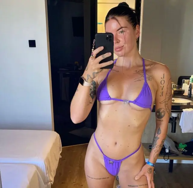 OFFER BOTH INCALLOUTCALL ANAL SEX DOGGY STYLE SUCKINGEATING GANGBANG COUPLES DATE CARDATE MASSAGE 