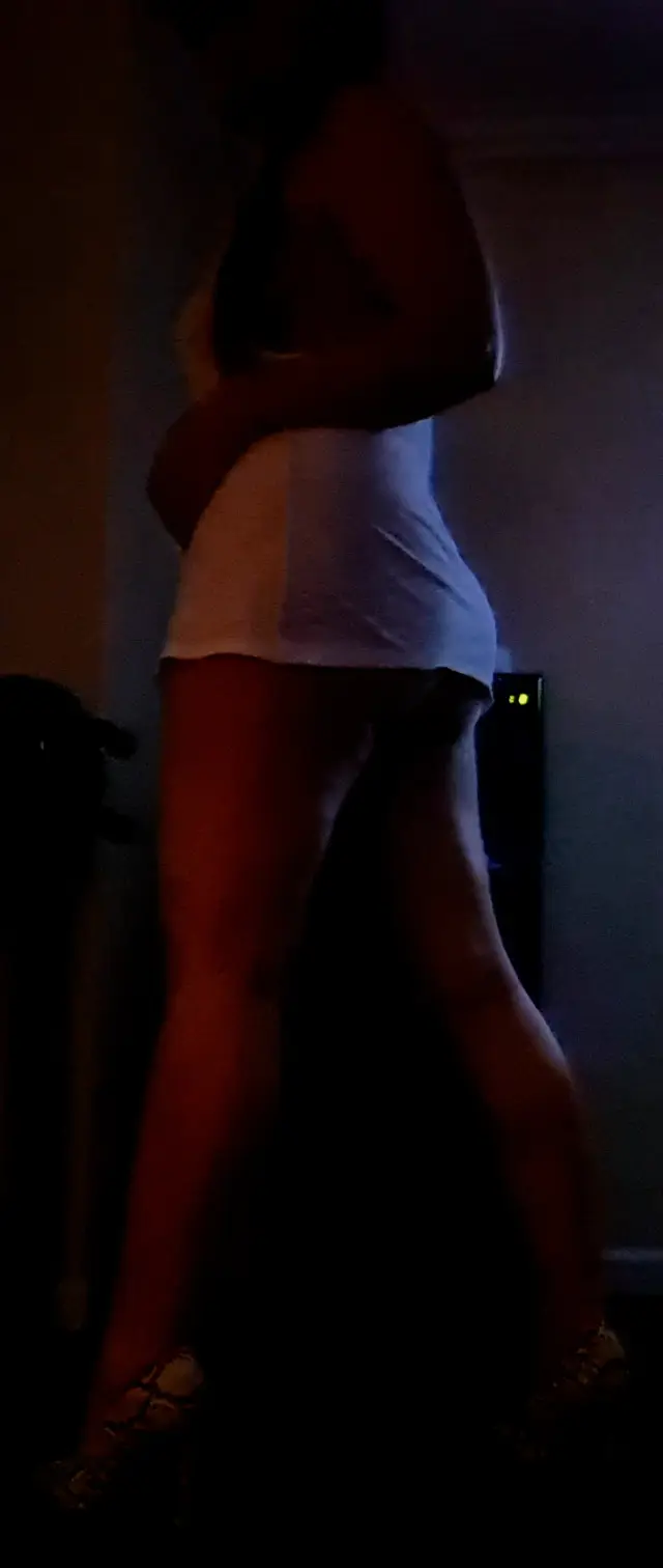 Pretty EyezzzTHICK Thighzzz