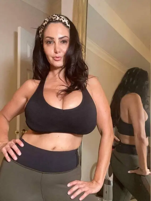 Hello it your sweet and wet pussy 